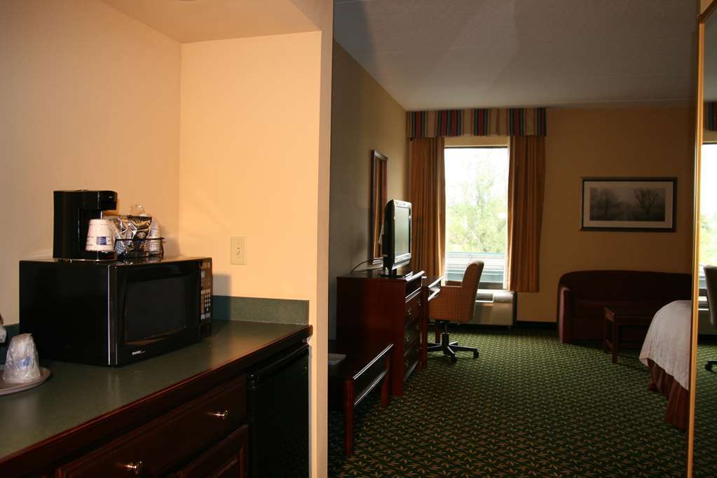 ホテル ハンプトン イン ルイビル ノースイースト ルイスビル 部屋 写真